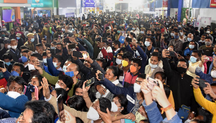 இனி பொது இடங்களுக்குச் செல்ல தடை…. “இது கட்டாயம்”…. அரசு போட்ட அதிரடி உத்தரவு….!!!!