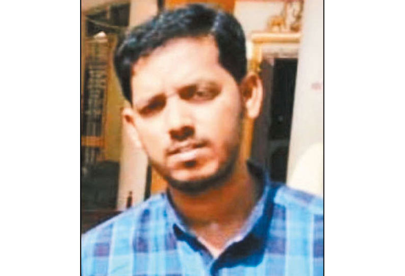 பொங்கல் பரிசு குறித்து அவதூறு தகவல்…. விசாரணைக்கு பயந்த ஊழியர்…. நடந்த அதிர்ச்சி சம்பவம்….!!