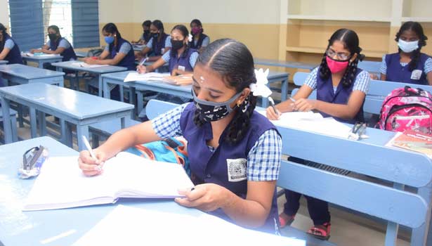 தமிழகத்தில் வரும் 1ஆம் தேதி முதல் 10,12 ஆம் வகுப்புகளுக்கு?…. கல்வி அதிகாரிகள் ஆலோசனை….!!!!