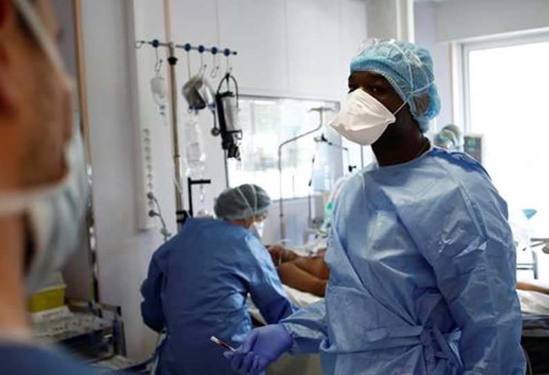 “கொரோனா தொற்று ஏற்பட்டாலும் பணிக்கு செல்ல வேண்டும்!”…. பிரபல நாடு வெளியிட்ட முக்கிய அறிவிப்பு….!!