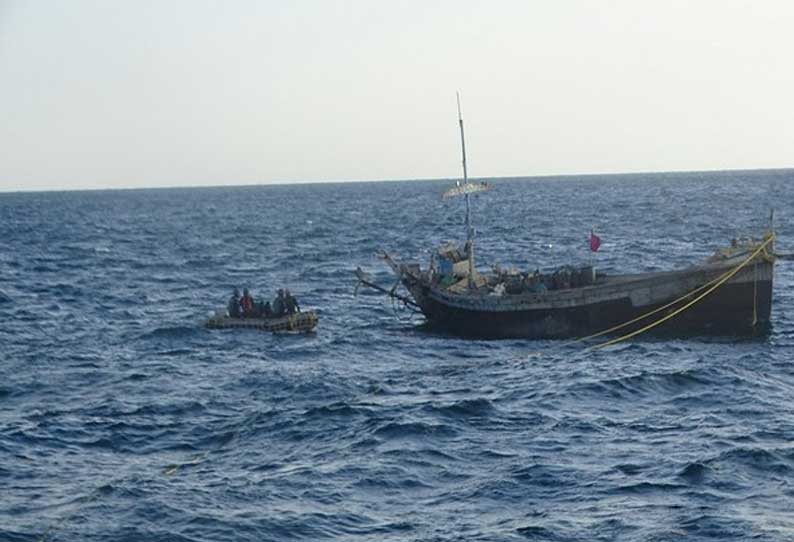 “மீன் பிடித்துக் கொண்டிருந்த நபர்” வலையில் சிக்கிய பொருள்…. சென்னையில் பரபரப்பு…!!!