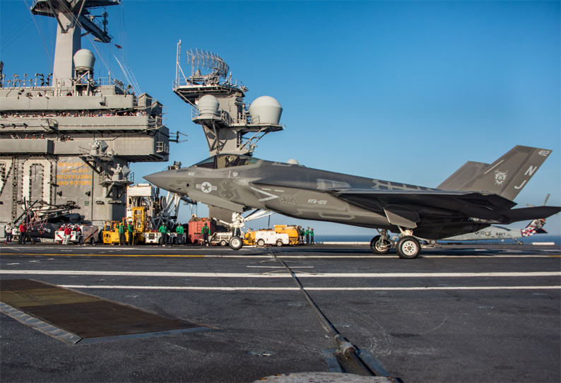 தென் சீன கடல் பகுதியில் பதற்றம்…. விபத்துக்குள்ளான போர் விமானம்…. காயமடைந்த வீரர்கள்…!!!