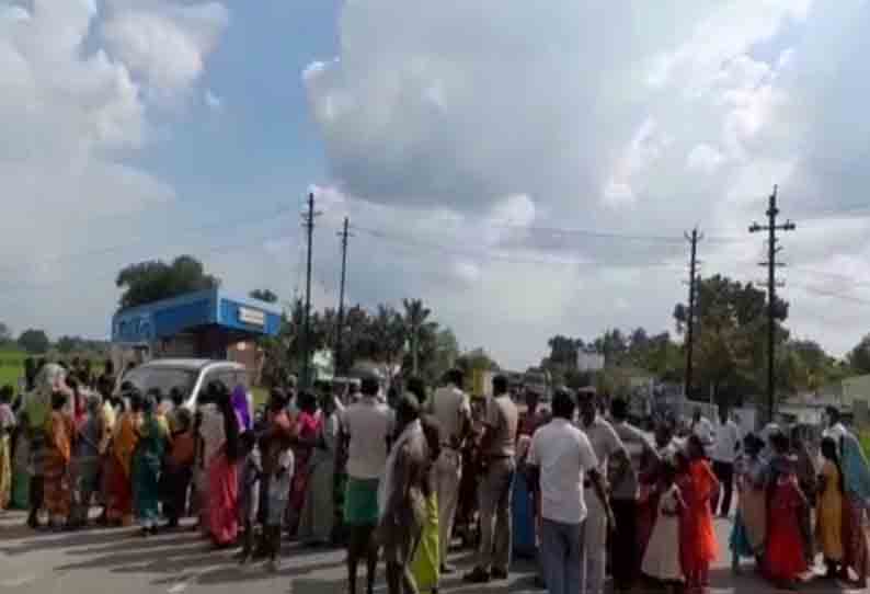 “அவங்க மேல நடவடிக்கை எடுங்க” கிராம மக்களின் போராட்டம்….. போலீசாரின் பேச்சுவார்த்தை…!!