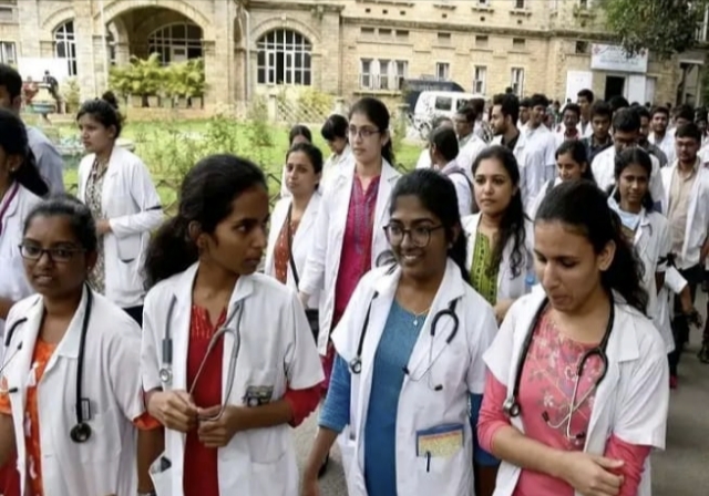 போடு தகிட தகிட!… அரசு மருத்துவர்களுக்கு…. வெளியான செம ஹேப்பி நியூஸ்….!!!!