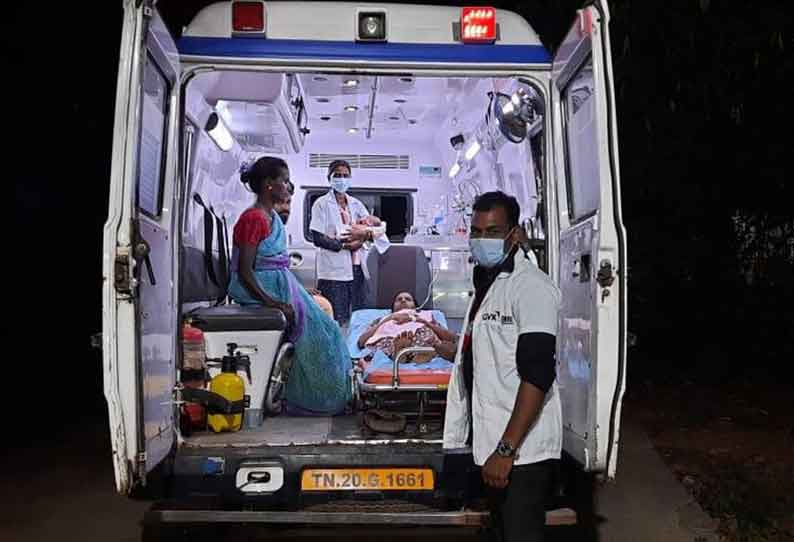 காட்டுப்பகுதியில் நடந்த பிரசவம்…. சாதூர்யமாக செயல்பட்ட மருத்துவ ஊழியர்கள்….!!