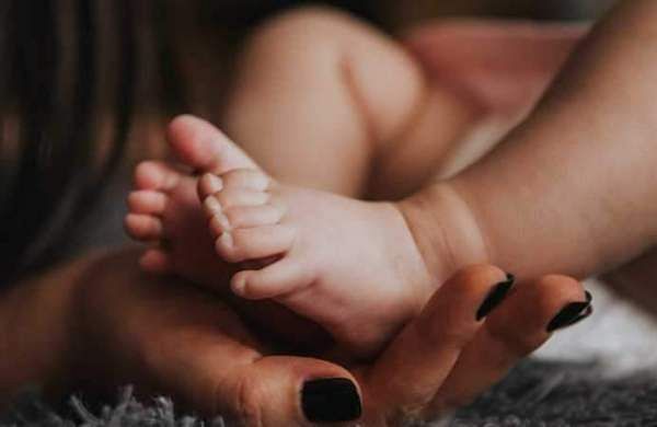 ரூ.5 ஆயிரத்திற்கு ஆண் குழந்தையா….? வறுமையால் தாய் செய்த செயல்…. வெளியான திடுக்கிடும் தகவல்கள்…!!