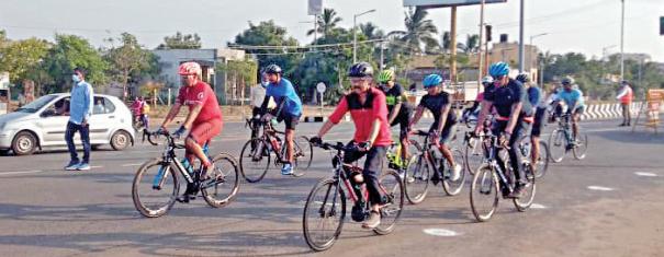 மின்னல் வேகத்தில் சைக்கிளில் சென்ற முதல்வர் ஸ்டாலின். வைரல்….!!!!