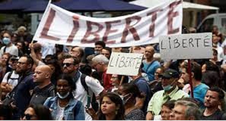 “இது சர்வாதிகாரம்!”… பாகுபாடான செயல்…. பிரான்ஸ் அரசை எதிர்த்து ஆர்ப்பாட்டம்…!!!