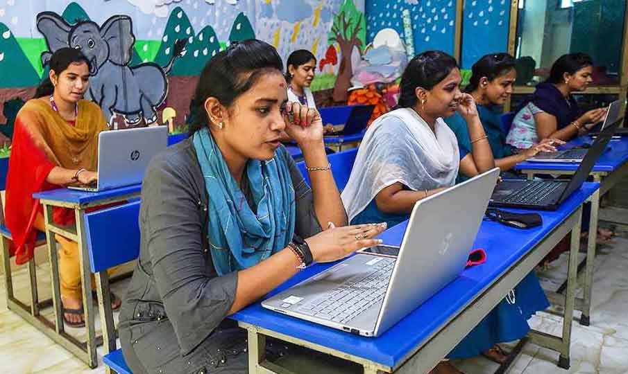 கல்லூரி மாணவர்களுக்கு ஆன்லைனில் செமஸ்டர் தேர்வு…. சற்றுமுன் அமைச்சர் வெளியிட்ட சூப்பர் அறிவிப்பு….!!!!