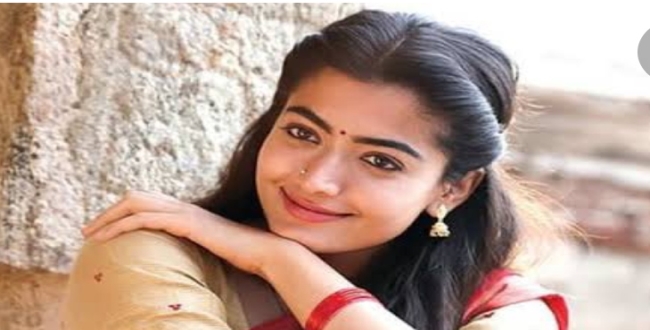 ‘பொது இடத்திற்கு இப்படியா வருவது..?’ ராஷ்மிகாவை வறுத்தெடுக்கும் ரசிகர்கள்… வைரலாகும் வீடியோ…!!!