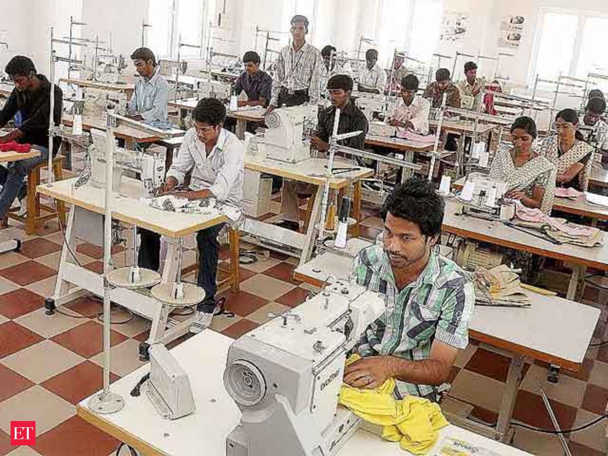 பொங்கல் பண்டிகை….!! ஐந்து நாட்கள் தொடர் விடுமுறை….!! தொழிலாளர்களுக்கு வெளியான ஹேப்பி நியூஸ்…!!