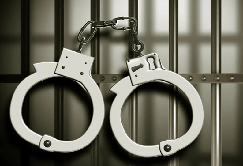 குட்கா கடத்தல் வழக்கு…. கையும் களவுமாக சிக்கிய இருவர்…. கலெக்டரின் அதிரடி உத்தரவு….!!!