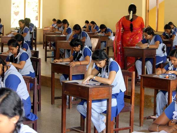 தமிழக பொதுத்தேர்வு மாணவர்களே…. இன்னும் சற்று நேரத்தில்…. வெளியான மிக முக்கிய அறிவிப்பு…..!!!!!