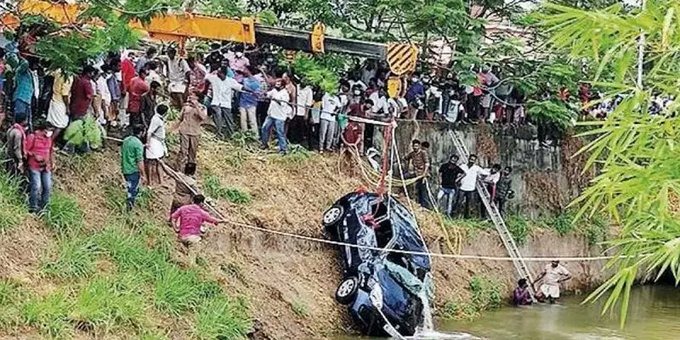 #JUSTIN: தாறுமாறாக ஓடிய கார்…. கோர விபத்தில் பறிபோன 3 உயிர்…. பெரும் சோகம்….!!!!!