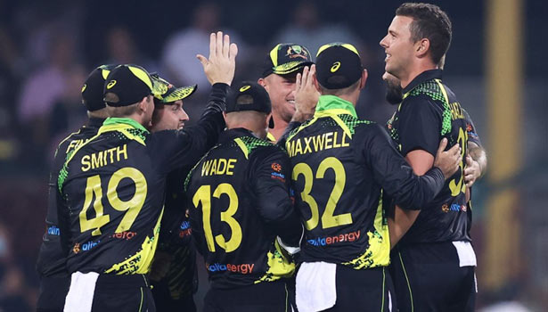 SL VS AUS 2-வது டி20 போட்டி : சூப்பர் ஓவரில் ஆஸ்திரேலிய அணி த்ரில் வெற்றி ….!!!