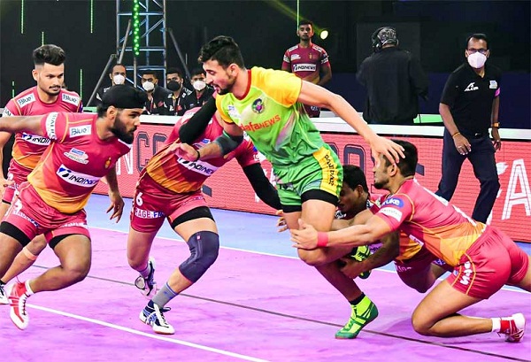 புரோ கபடி லீக் :தெலுங்கு டைட்டன்ஸை வீழ்த்தியது பாட்னா பைரட்ஸ் ….!!!