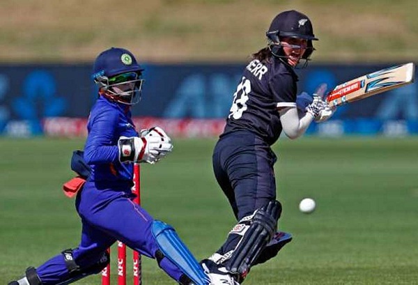 IND-W VS NZ-W : இந்தியாவை வீழ்த்தியது நியூசிலாந்து அணி ….! 3 விக்கெட் வித்தியாசத்தில் வெற்றி ….!!!