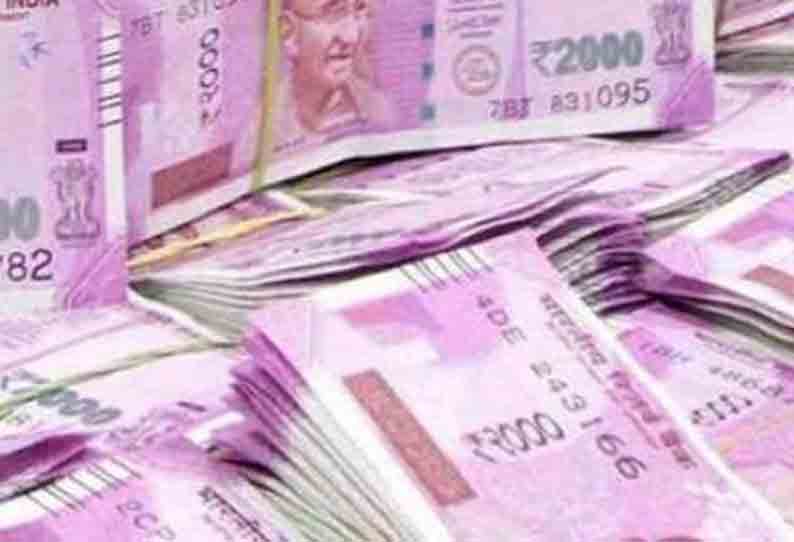 வருமான வரிதுறை அதிகாரிகள் போல நடித்து…. ஊழியர்களிடம் ரூ. 68 லட்சம் பறித்த கும்பல்…. போலீஸ் வலைவீச்சு….!!!