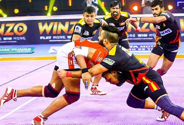 புரோ கபடி லீக் : அரையிறுதியில் வெற்றி பெறப்போவது யார் ….? பாட்னா பைரேட்ஸ் VS யுபி யோத்தா மோதல் ….!!!