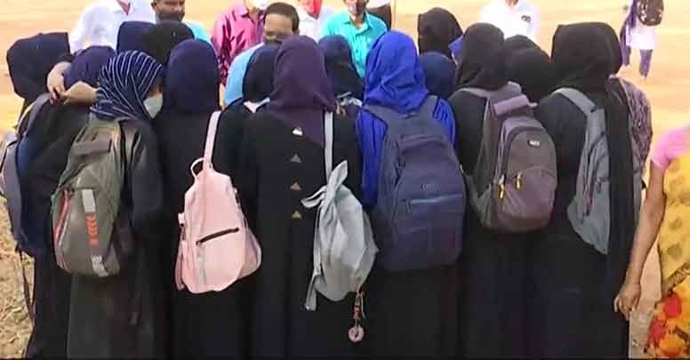 #BREAKING: ஹிஜாப் அணிந்து செல்ல மாணவிகளுக்கு அனுமதி…. வெளியான சூப்பர் அறிவிப்பு….!!!!