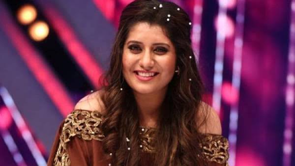 “தொகுப்பாளர் பிரியங்கா விவாகரத்து செய்யப்போகிறாரா”?…. சர்ச்சையை ஏற்படுத்திய பிரபலம்….!!!