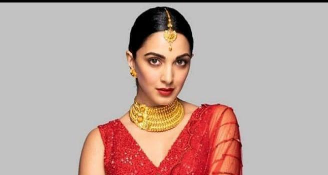 நகை பிரியர்களுக்கு ஹேப்பி நியூஸ்…. குறைந்தது ஆபரணத் தங்கம்…. இன்றைய விலை நிலவரம் இதோ…..!!!!!