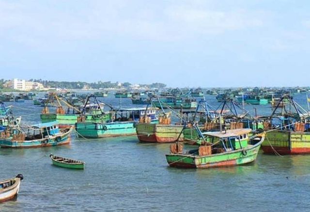 பெரும் பரபரப்பு!…. மீண்டும் தமிழக மீனவர்கள் கைது…. எல்லை மீறும் இலங்கை கடற்படை….!!!!