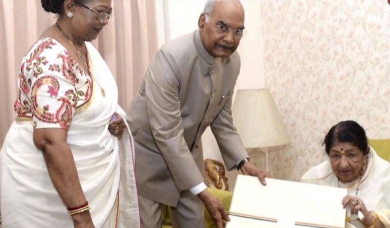 “தெய்வீக குரல் இன்று அமைதியாகிவிட்டது!”…. லதா மங்கேஷ்கர் மறைவுக்கு…. இரங்கல் தெரிவித்த குடியரசு தலைவர்….!!!!