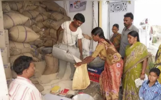 தமிழக ரேஷன் அட்டைதாரர்களுக்கு ஷாக்!…. மார்ச் மாத பொருள்கள் கிடைப்பதில் சிக்கல்…. வெளியான பரபரப்பு தகவல்….!!!!