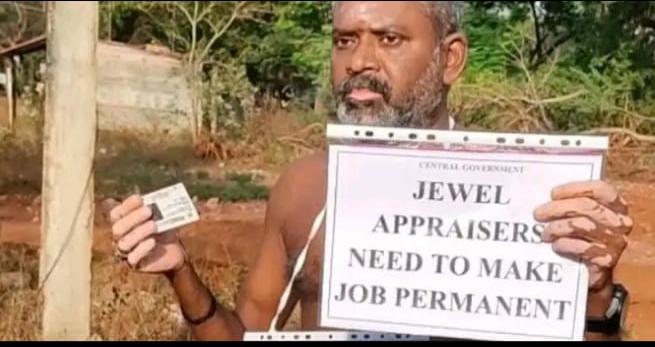 இது என்ன புதுசா இருக்கு?…. அரைநிர்வாணமாக வாக்களிக்க  நபர்…..!!!!!