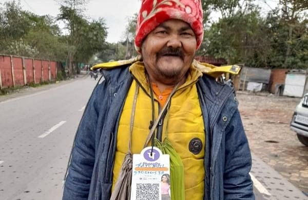 பிச்சையில் ஓர் புரட்சி…! “நாட்டின் முதல் டிஜிட்டல் பிச்சைக்காரர்”…. போன் பே மூலம் பிச்சை…!!!!