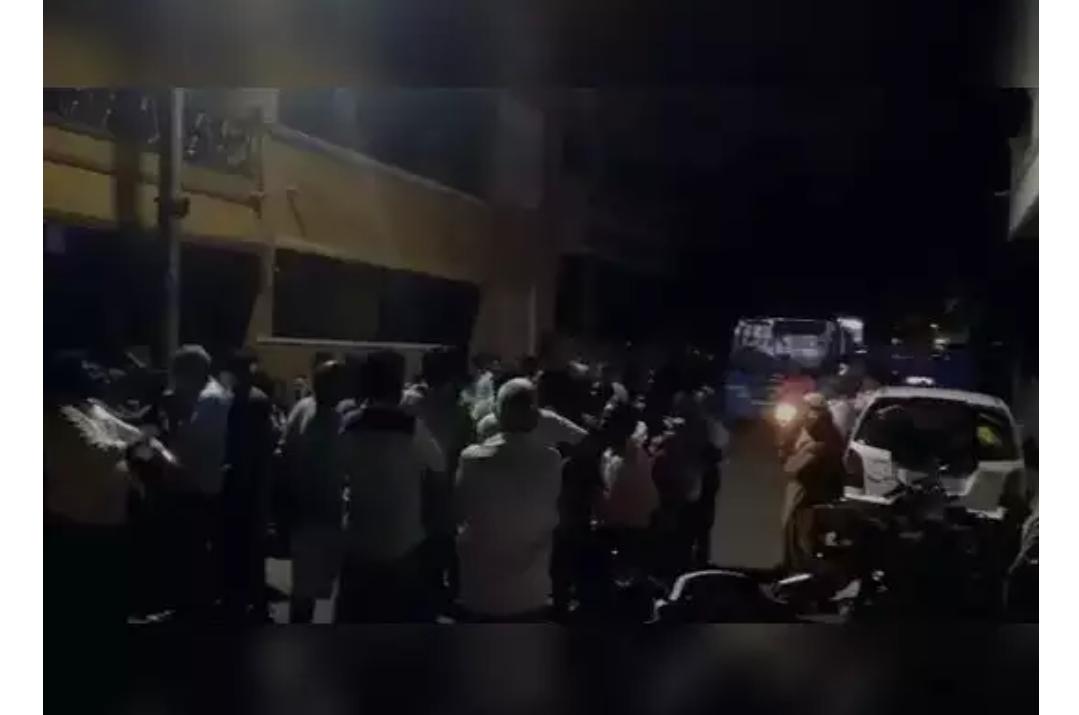 மாநில முழுவதும் இருளில் தவிப்பு…. ஊழியர்களின் போராட்டம்…. பெரும் பரபரப்பு….!!!!!