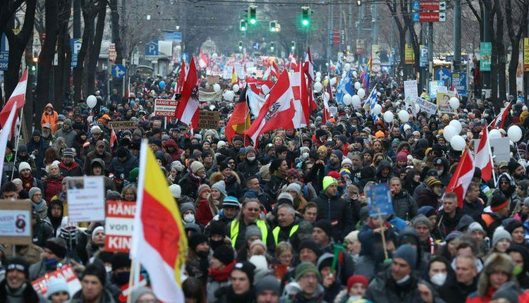 ஒரு பக்கம் போராட்டம்…. ஒரு பக்கம் கட்டாயத் தடுப்பூசி சட்டம் அமல்… ஆஸ்திரிய அரசு அதிரடி…!!!