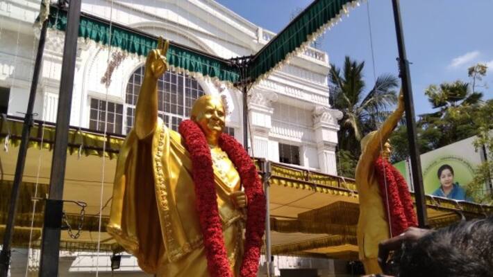 முன்னாள் முதல்வர் ஜெயலலிதாவின் 74-வது பிறந்தநாள்…. அதிமுக வெளியிட்ட அறிக்கை….!!!!