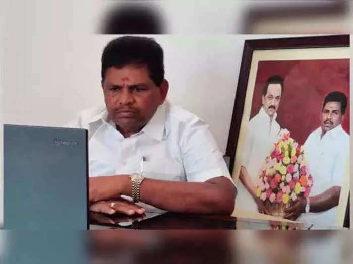 தேர்தல் நேரத்துல திமுகவுக்கு இப்படி ஒரு சிக்கலா….? வசமா மாட்டிய அமைச்சர்…. சொத்துக்கள் முடக்கம்….!!!