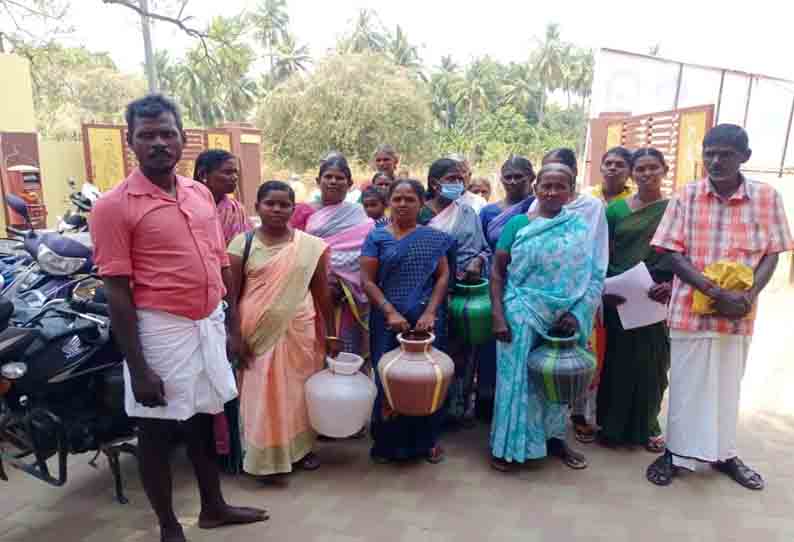 ஏன் குடிநீர் வழங்கவில்லை?…. பொது மக்களின் போராட்டம்…. அதிகாரிகள் பேச்சுவார்த்தை….!!