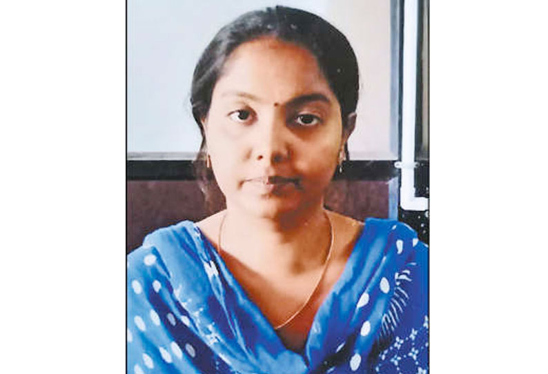 பெற்றோரை ஜாமீனில் எடுக்க…. இளம்பெண் செய்த வேலை…. போலீஸ் அதிரடி…!!