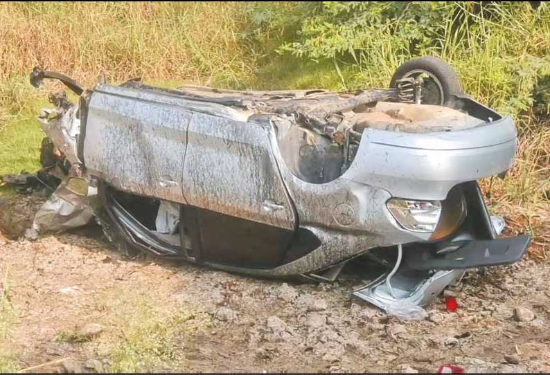 தலைகுப்புற விழுந்த கார்…. நண்பரை வழியனுப்ப சென்ற வாலிபருக்கு நடந்த விபரீதம்…. சென்னையில் கோர விபத்து…!!