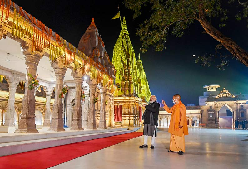 பிரதமர் மோடி குறித்து சர்ச்சை பேச்சு…. பள்ளி ஆசிரியை பணியிடை நீக்கம் செய்ய உத்தரவு…!!!