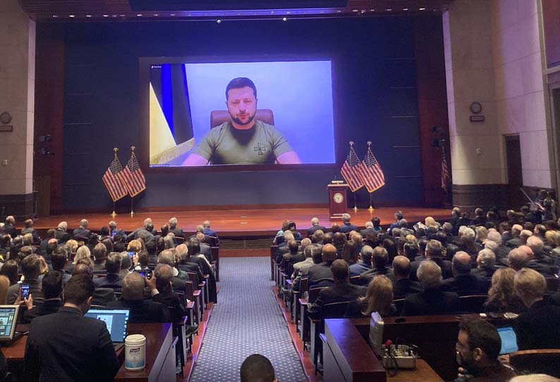 விட்டுக்கொடுப்பது பற்றி துளியும் சிந்திக்கவில்லை…. அமெரிக்க நாடாளுமன்றத்தில் பேசிய உக்ரைன் அதிபர்…!!!