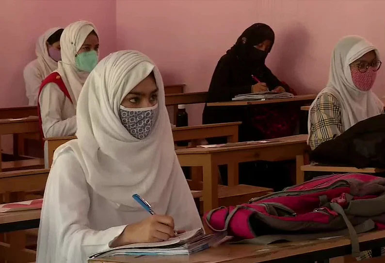 ஆப்கானிஸ்தான்: மீண்டும் பள்ளிக்கு திரும்பும் மாணவிகள்…. தலீபான்கள் தடைக்கு வரும் முடிவு…..!!!!