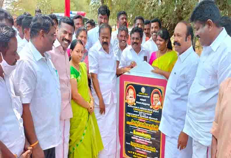 40 லட்ச ரூபாய் மதிப்பீட்டில் தார்ச்சாலை…. தொடக்கி வைத்த முன்னாள் அமைச்சர்… கலந்து கொண்ட அதிகாரிகள்….!!