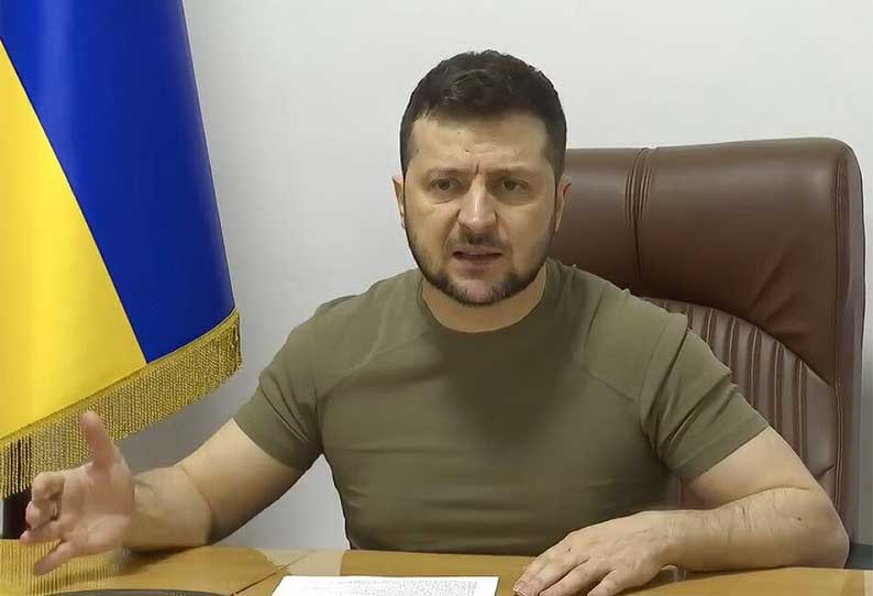 உக்ரைன் அதிபரின் முதல் பயணம்…. போரில் பாதிப்படைந்த பகுதிகளில் ஆய்வு….!!!