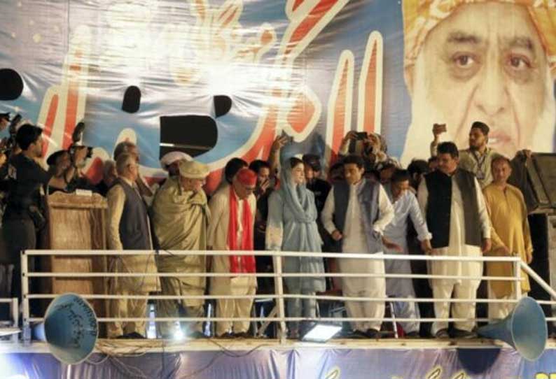 பாகிஸ்தானில் இம்ரான்கானிற்கு அதிகரிக்கும் எதிர்ப்பு…. பிரம்மாண்ட பேரணி நடத்தும் எதிர்க்கட்சிகள்…!!!