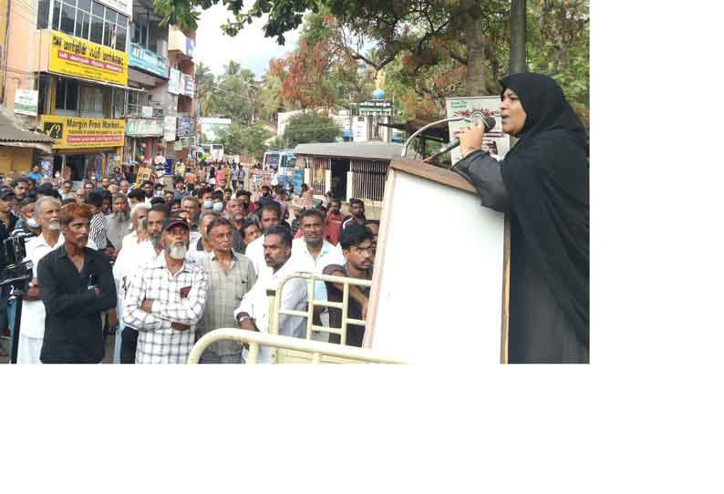 “ஹிஜாப் தடை” முஸ்லீம் அமைப்பினர் போராட்டம்…. குமரியில் பரபரப்பு…!!