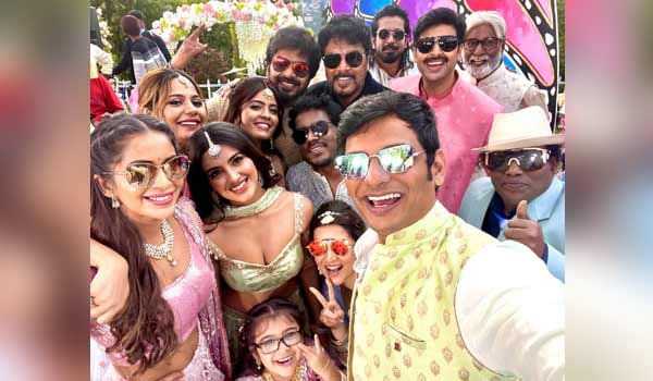 சுந்தர்.சி படம்… படப்பிடிப்பில் நடனமாடிய யுவன் சங்கர் ராஜா… புகைப்படம் வைரல்…!!!