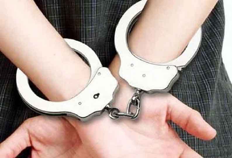 நடத்துனருக்கு அரிவாள் வெட்டு…. தேர்தல் முன்விரோதமா?…. வெளியான திடுக்கிடும் தகவல்கள்….!!!!