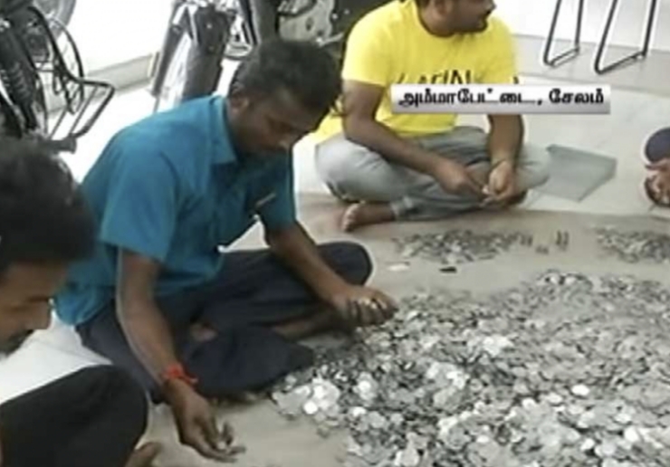 அடப்பாவமே…. பைக் வாங்குவதற்காக இளைஞர் செய்த செயல்…. ஷாக்கான ஷோரூம் ஊழியர்கள்….!!!!