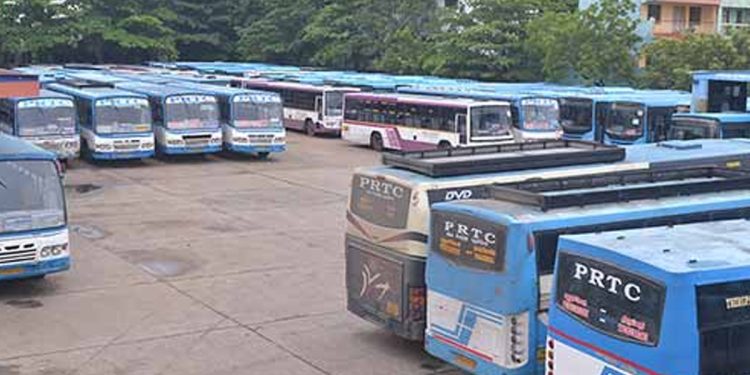 #JUSTIN: புதுச்சேரி போக்குவரத்து  ஊழியர்கள் திடீர் வேலை நிறுத்த போராட்டம்…. பெரும் பரபரப்பு…..!!!!!