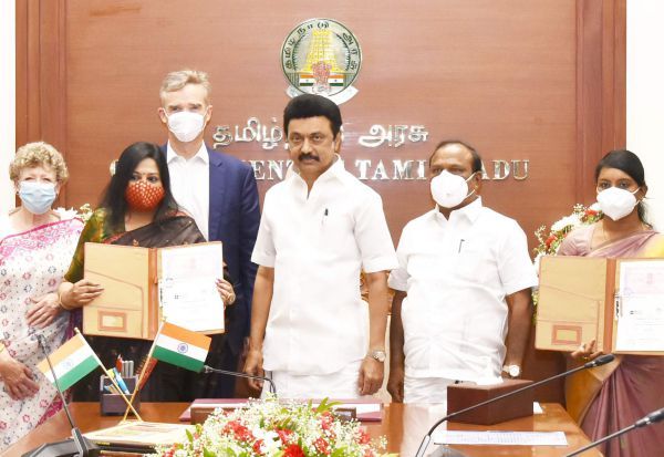 இளைஞர்களுக்கு ஆங்கில பயிற்சி தர…. கையெழுத்தானது புதிய ஒப்பந்தம்…. தமிழக அரசு அதிரடி…!!!